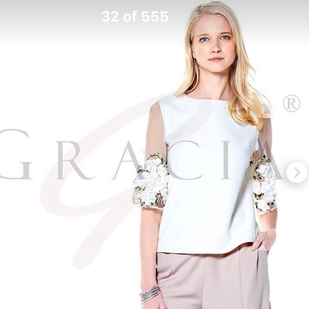 NWT. Gracia Large Floral Appliqué Sheer Sleeve Blouse.